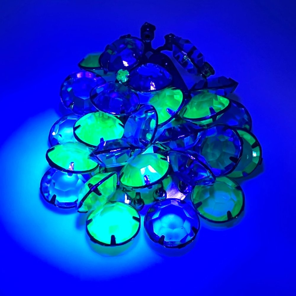 Uranium Glass Cha-cha Brooch - Picture 2 of 5